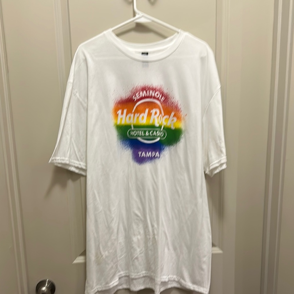 Hard Rock Cafe Red and White Short Sleeve Tee